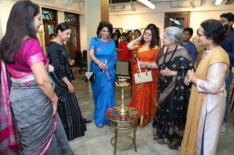 Deepti Naval inaugurates Vimala Nandakumar's Art Exhibition  