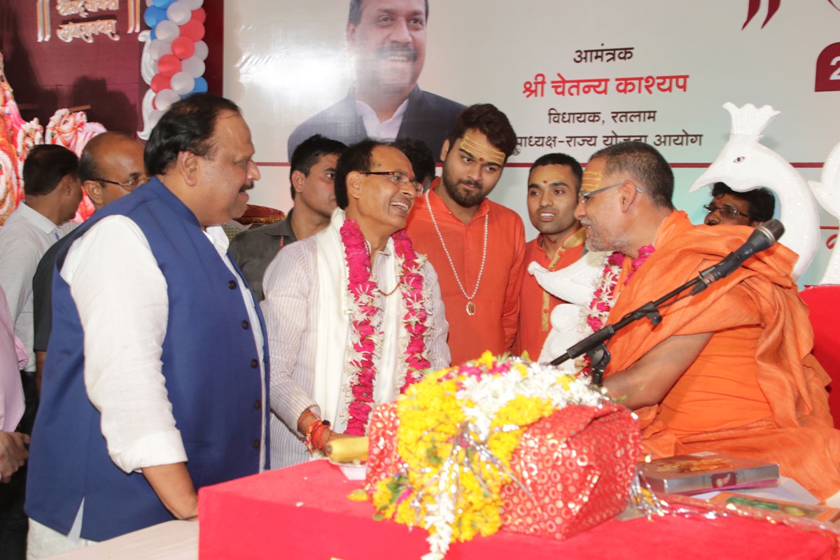 Chief Minister Chouhan participates in Shrimad Bhagwat Katha