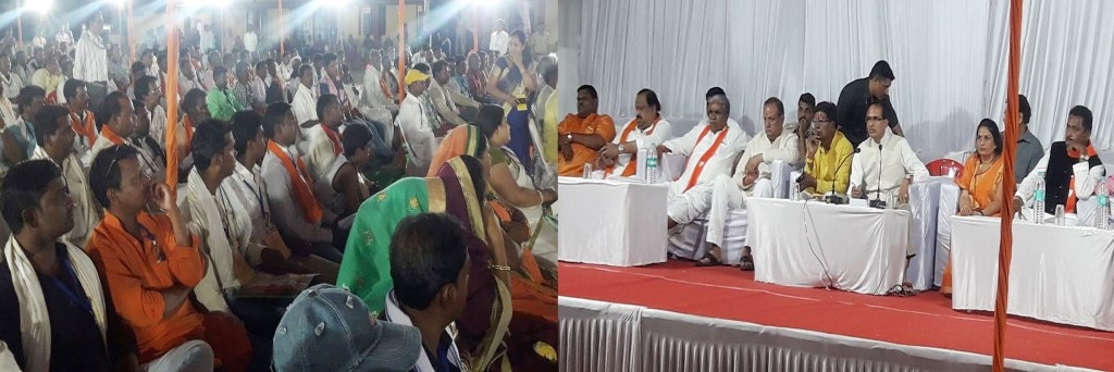 CM Chouhan in girls hostel Bajna