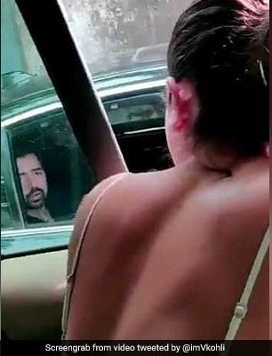 Anushka scolds a person who littered on road