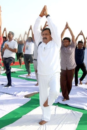 PR Minister Dr. Mishra performs Yoga in Datia