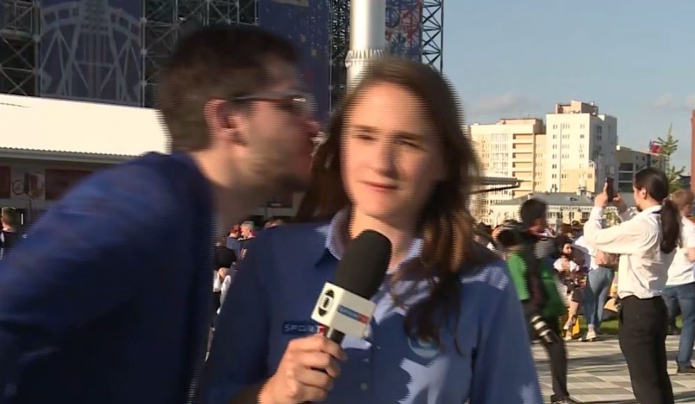 Man tries to kiss journalist , yet another episode in the World Cup of sexism