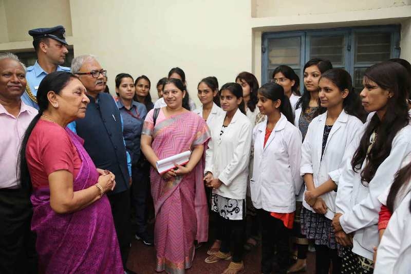 Governor Smt. Patel reaches Veterinary University Jabalpur’s Girls Hostel