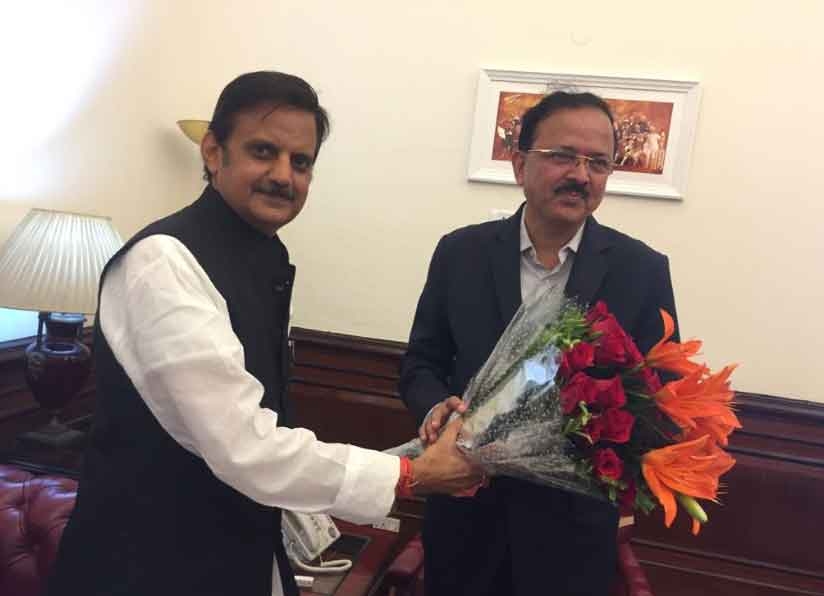 Industry Minister Shukla meets Union MoS for Defence Dr. Bhamre