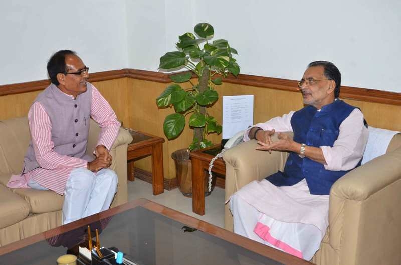 Urges Centre for immediate release of balance amount of Rs. 2624 crore to be paid by NAFED