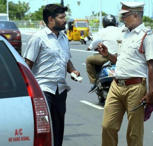 अब सफ़र होगा आसान, फ़ोन पर ही दिखा सकेंगे ड्राइविंग लाइसेंस और गाड़ी के काग़ज़ात 