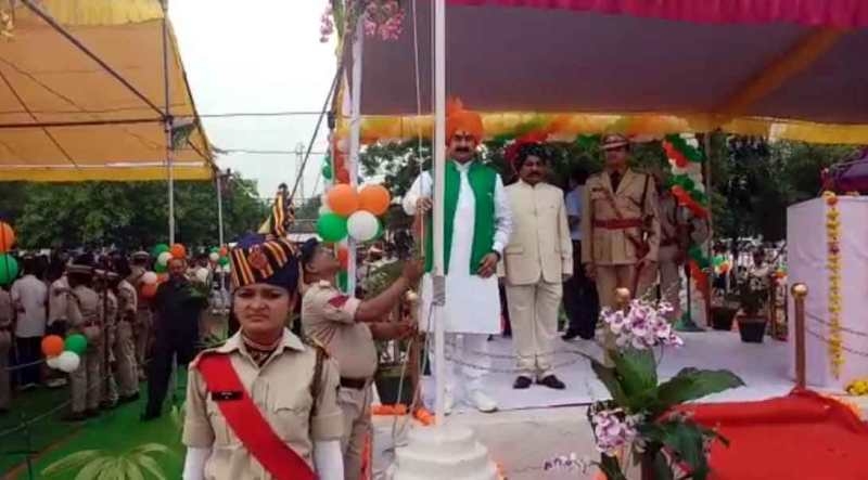 PR Minister Dr. Mishra hoists National Flag in Datia