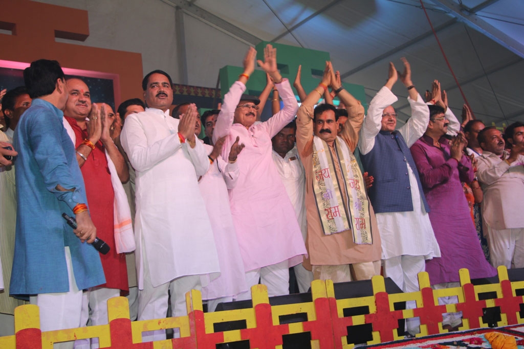 Ministers take part in Maharudrabhishek