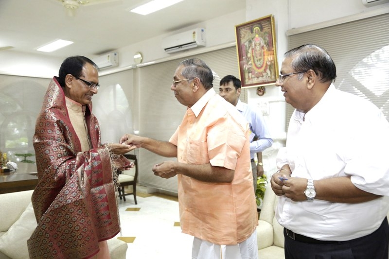 Padmashri Dr. Gaurishankar pays courtesy visit to CM Chouhan