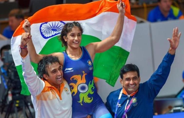 Vinesh Phogat’s Gold victory, Reel and Real Babuji both greeted her in Dangal style  