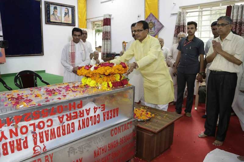 CM Chouhan bids final adieu to Late Roshanlal Saxena