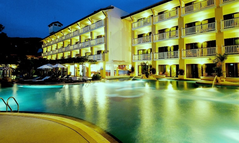 Understand the differences among hotels, motels, restaurants and resorts