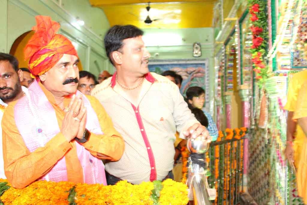 PR Minister Dr. Mishra participates in Shrikrishna Janmotsav procession