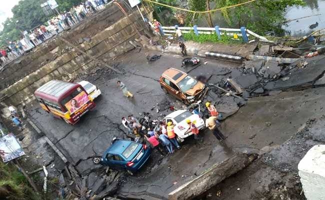 Bridge collapses in Kolkata, Several people feared trapped 