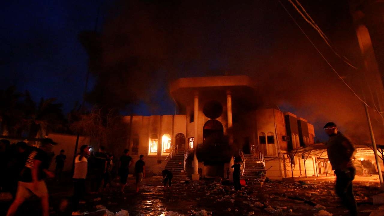  Protesters burn Iranian consulate in Iraq s Basra 
