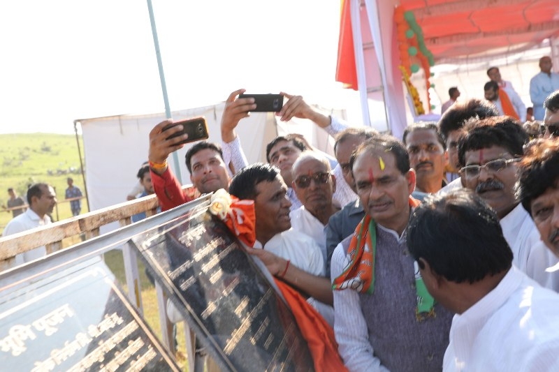 CM Chouhan gifts works Rs. 26 crore to Shajapur district