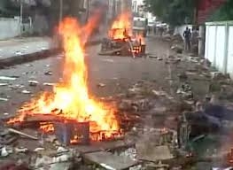 10 vehicles torched, 11 people injured in Jharkhand clashes 