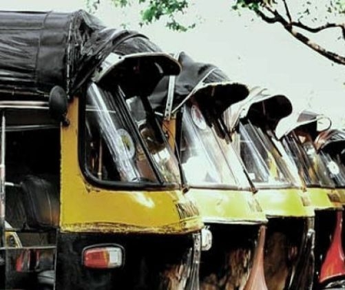 3 injured as fuel tank of autorickshaw explodes in Mumbai 