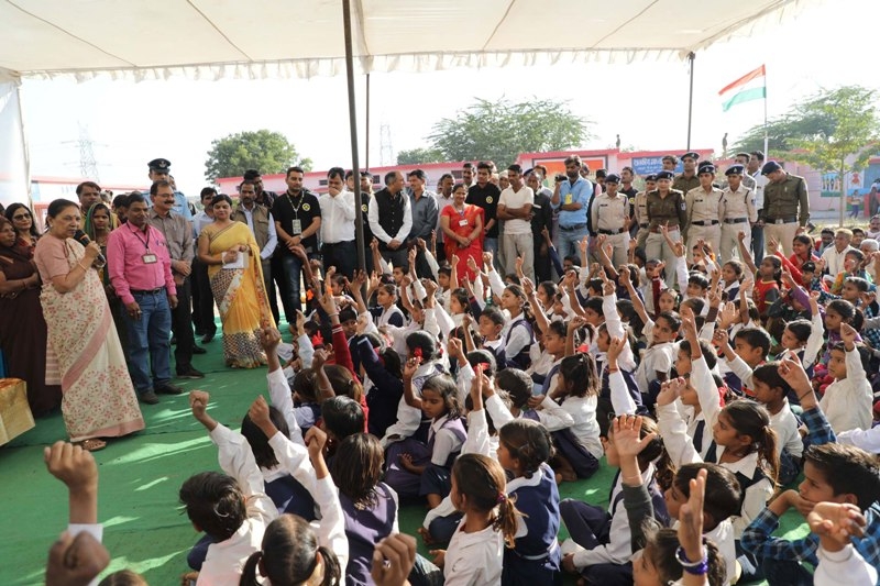 Children must read enlightening books at least 15 minutes daily
