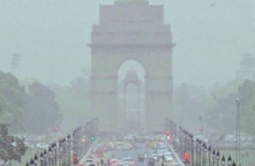  Misty Monday morning in Delhi, air remains 'poor' 