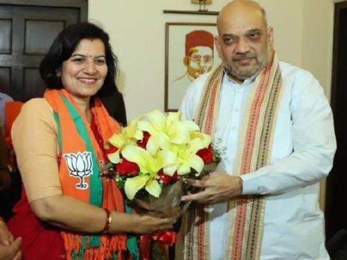  Ex-Odisha cadre IAS officer joins BJP 