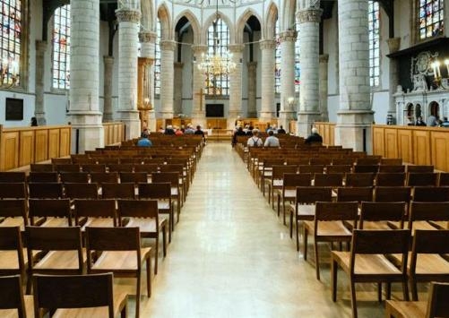  Dutch church holds 800-hour service to save family from deportation 