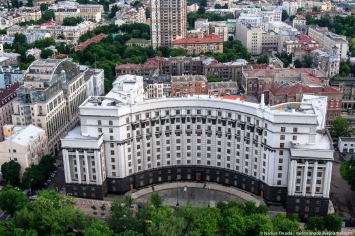  Ukraine bars male Russians from entering country 