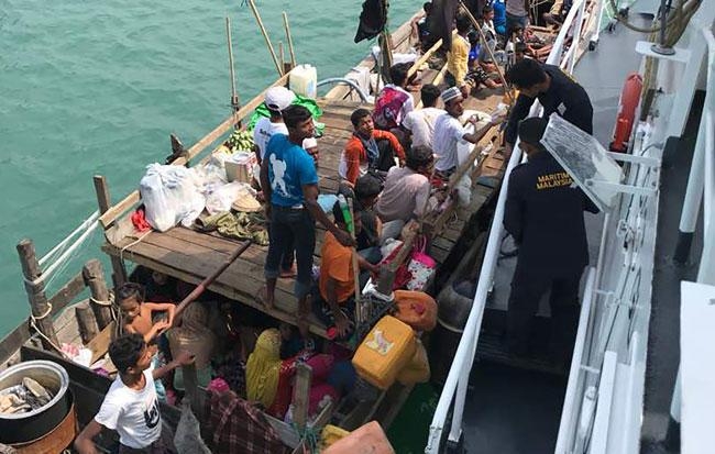  Boat with Rohingya refugees reaches Indonesia 