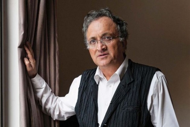  Facing flak, threats Ramchandra Guha removes beef tweet 