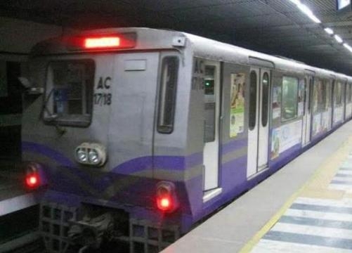  Suicide attempt in Kolkata Metro 