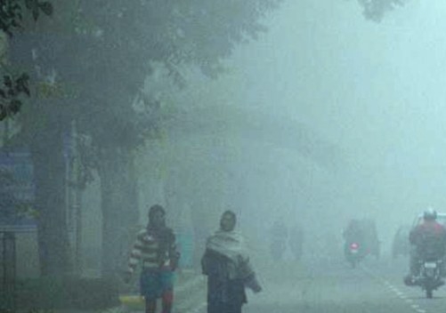  Fog disrupts normal life in UP, vehicular-rail-air traffic crippled 