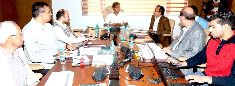 City buses should be good and safe: Jaivardhan Singh