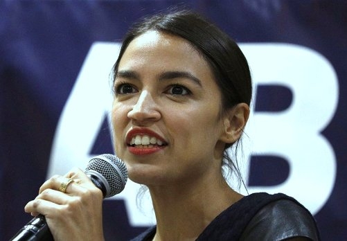  Youngest US Congresswoman to give colleagues Twitter lessons 