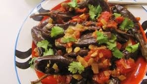 Oven-roasted baby aubergines and tomatoes in yogurt sauce