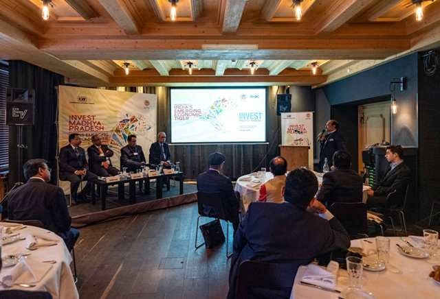 CM Kamal Nath meets renowned industrialists in Davos