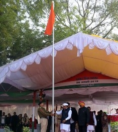 PR Minister Sharma hoists National Flag in Hoshangabad