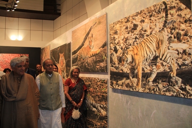 Javed Akhtar Inagaurates Former Union Minister Kamal Morarka art Exhibition 