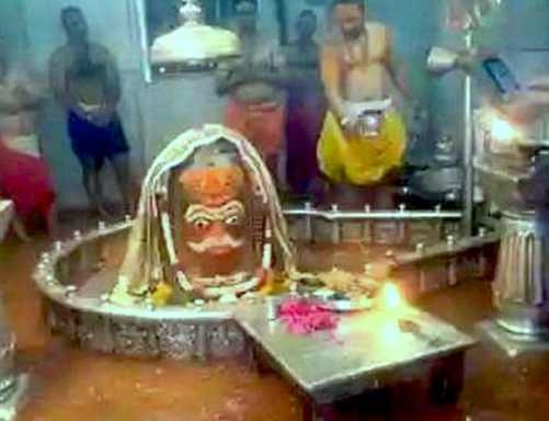 The honorarium of the Pujaris and the Molvis increased by Kamal Nath Government