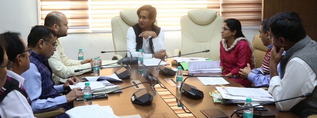 Aiyengar of Columbia University calls on Minister Jaivardhan Singh
