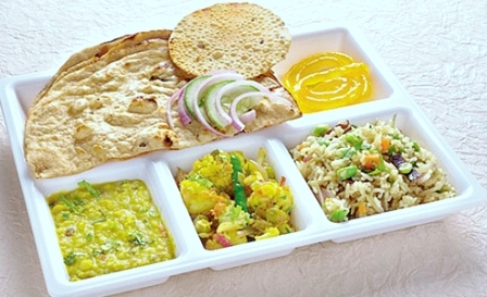 Now passengers to get better food facilities in the train with the e-catering service