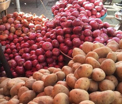 ...तो फ़िर सरकारी राशन की दुकानों पर भी बिकेंगे आलू, प्याज़ और टमाटर