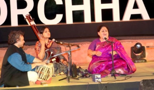 Shubha Mudgal enthralls with her voice on the banks of Betwa
