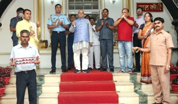 Governor Tandon displays solidarity with people of the country