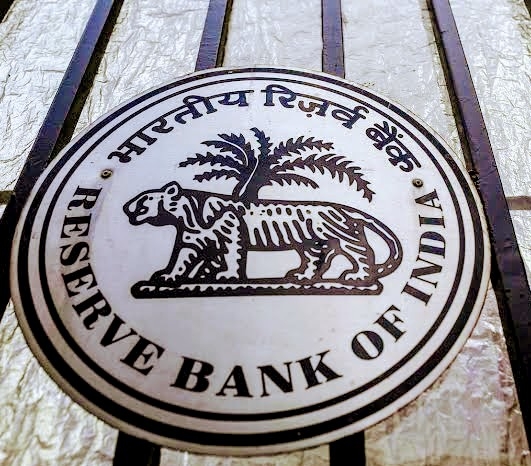 Forget the tension of EMI and keep yourself safe in the home during lockdown; Important decisions taken by RBI