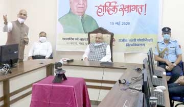 Governor Tandon boosts morale of new developers