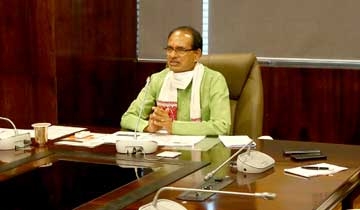 CM Chouhan honours 2 women members of Gram Van Samiti on World Environment Day
