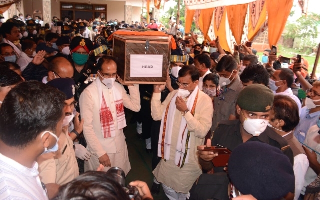 CM Chouhan attends funeral procession of Martyr Deepak Singh