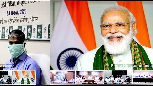 Prime Minister interacts with farmer of Lateri