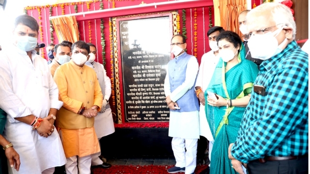 CM Chouhan dedicates water treatment plant at Manuabhan Tekri