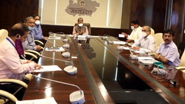 Banks should be alert and active towards their social responsibilities: CM Chouhan